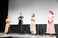 「ずっと独身でいるつもり？」完成披露試写会の様子。