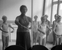 「異なる年齢の7人の女性」 (c)WFDiF