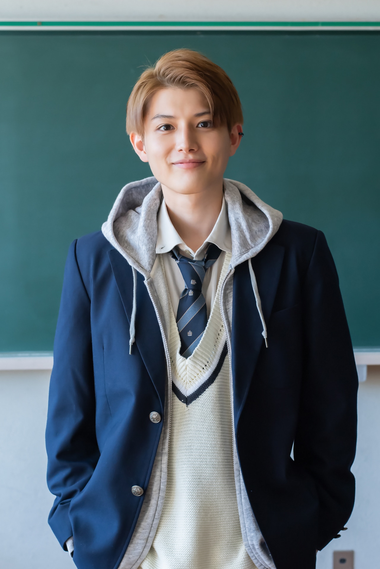 城田役の坪根悠仁。