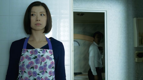 「人妻、ジャンプする！」