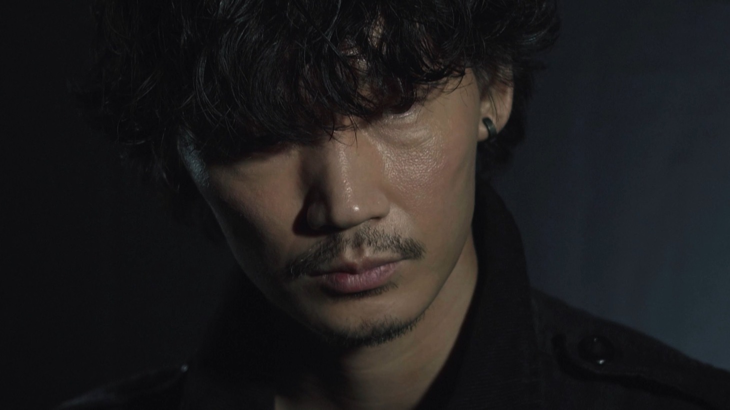「Document of Avalanche」より、綾野剛。