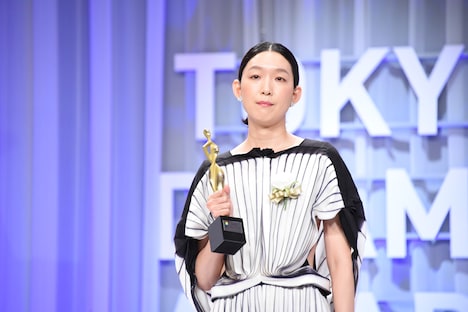 東京ドラマアウォード2021の授賞式に出席した江口のりこ。