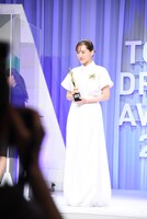 東京ドラマアウォード2021の授賞式に出席した綾瀬はるか。