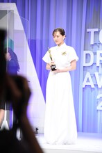 東京ドラマアウォード2021の授賞式に出席した綾瀬はるか。