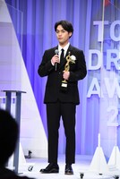 東京ドラマアウォード2021の授賞式に出席した柳楽優弥。