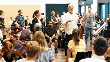 「クレッシェンド 音楽の架け橋」