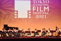第34回東京国際映画祭オープニングセレモニーの様子。