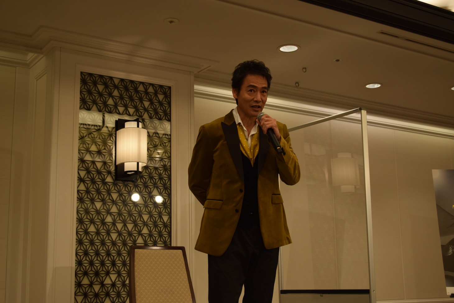 村上弘明