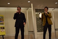 左から菅田俊、村上弘明。