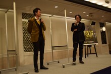 左から村上弘明、速水亮。