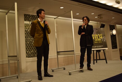 左から村上弘明、速水亮。