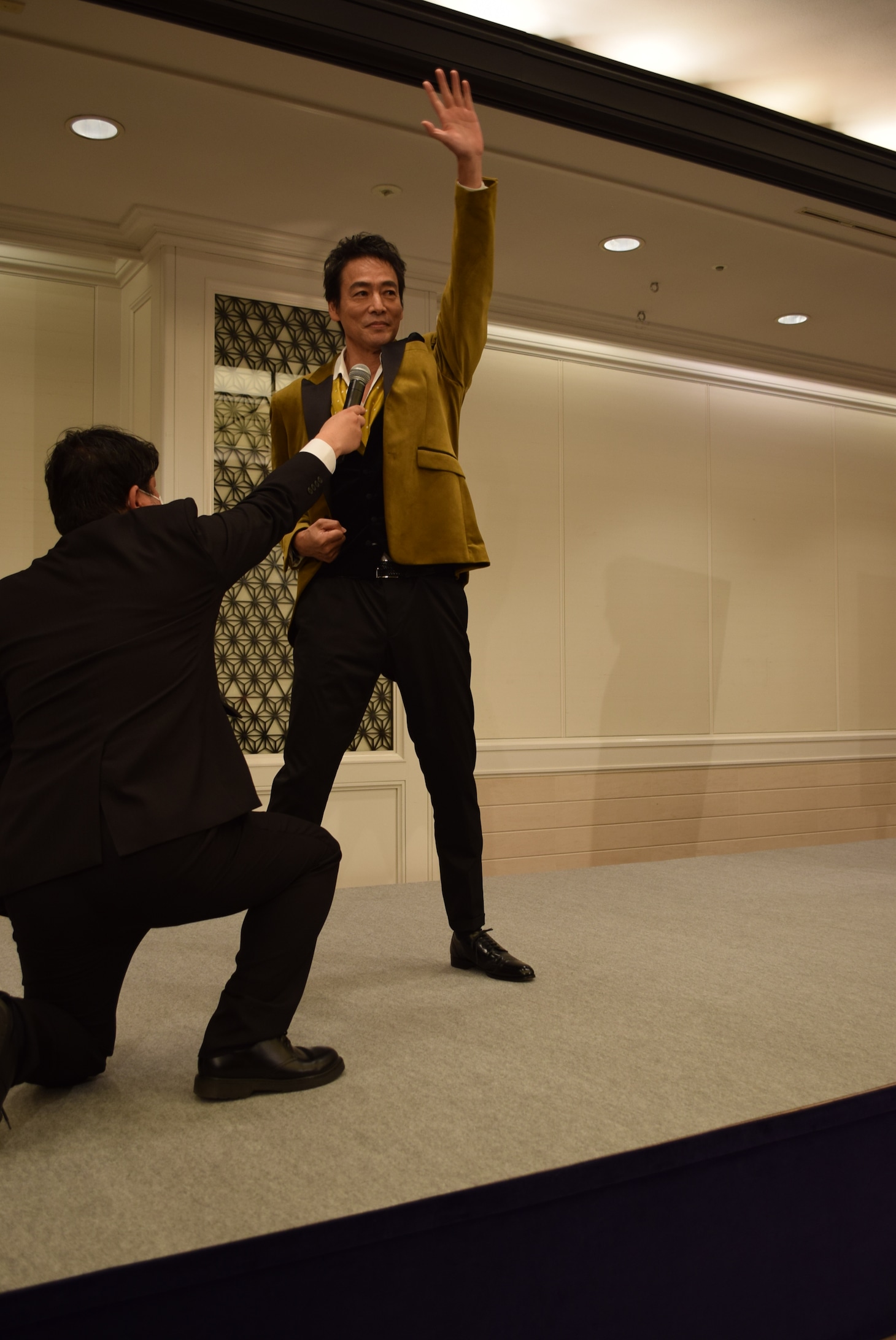 村上弘明