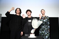 左から池松壮亮、松居大悟、河合優実。(c)2021 TIFF