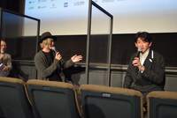 左から井上正大、賀集利樹。