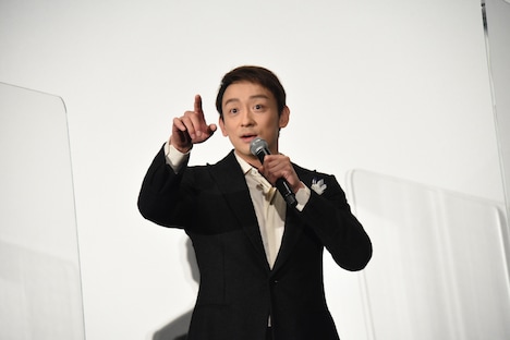 客席に名前入りうちわを見つけるも、「磯村(勇斗)かい!」と1人ひとりツッコんでいく山本耕史。