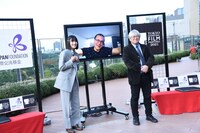 左から橋本愛、リモートで参加したバフマン・ゴバディ、東京国際映画祭プログラミングディレクターの市山尚三。