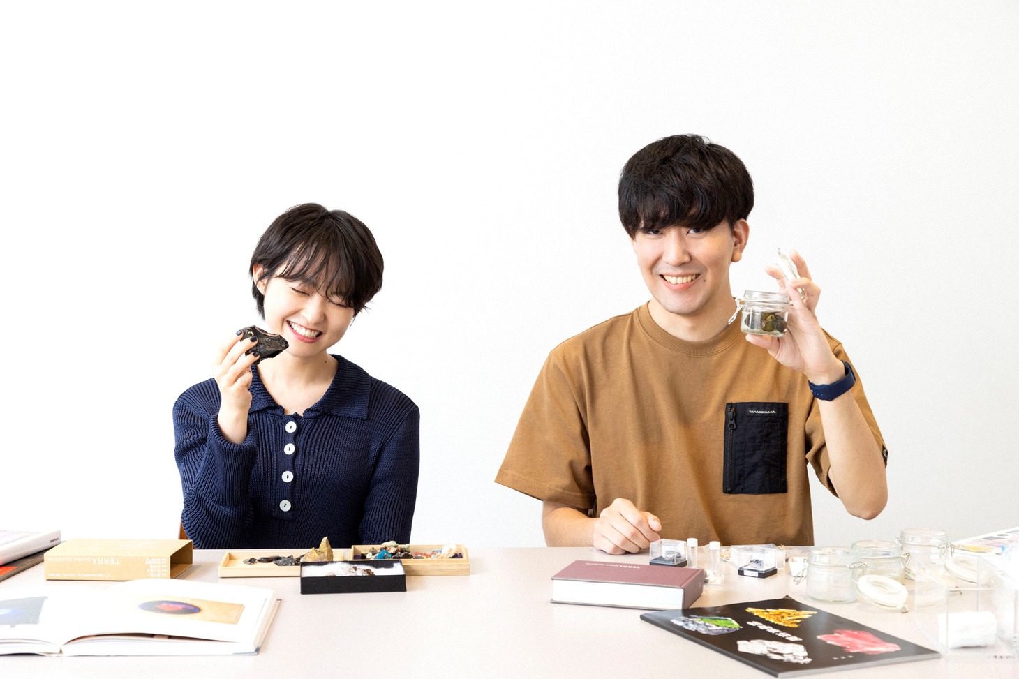左から伊藤万理華、大童澄瞳。