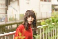 「SARA MINAMI 2022 CALENDAR」デスクカレンダー表紙（文字なしバージョン）