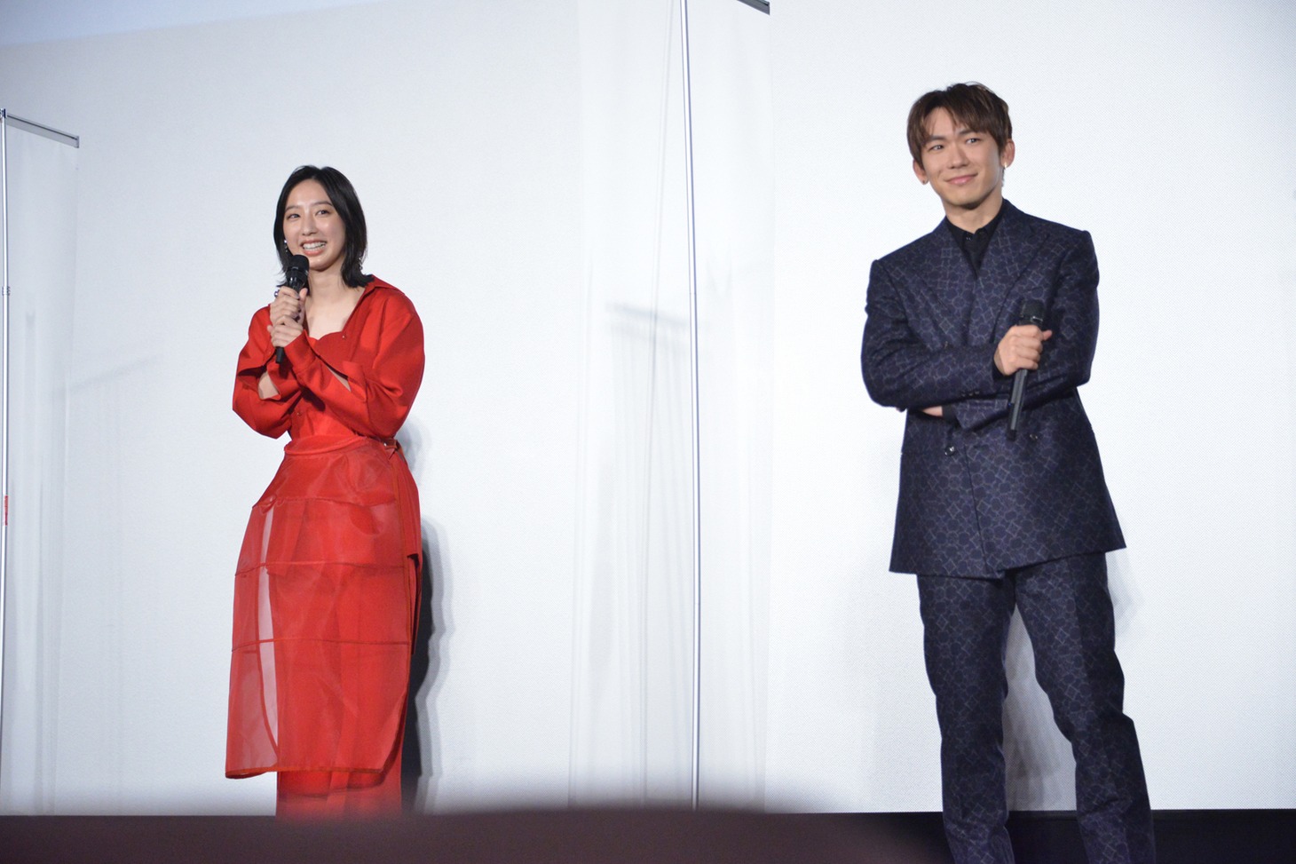 左から坂東希、EXILE NAOTO。