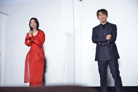 左から坂東希、EXILE NAOTO。