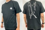 「犬神家のTシャツ」の着用イメージ。