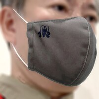 「犬神製薬マスク」の使用イメージ。