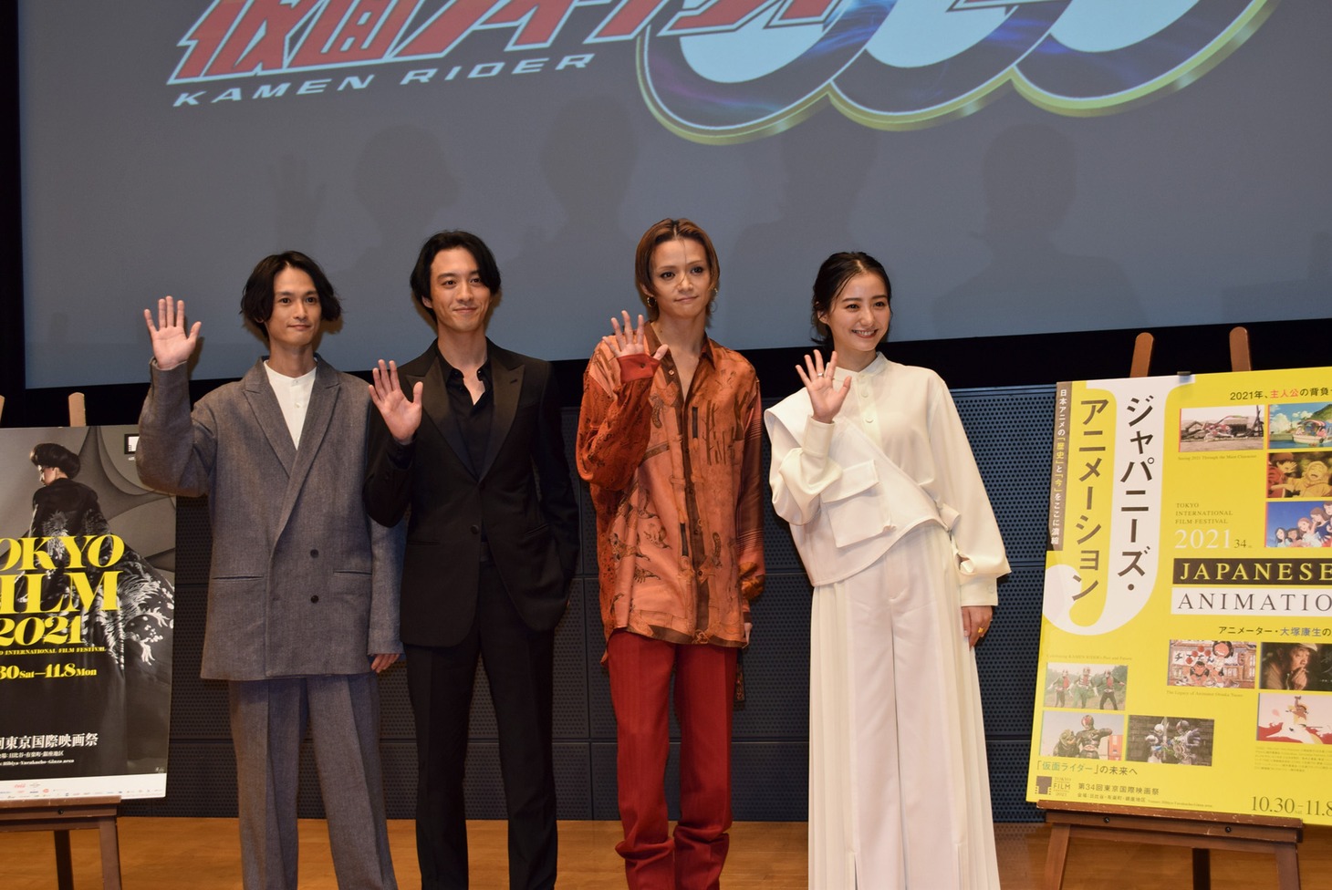 左から君嶋麻耶、渡部秀、三浦涼介、高田里穂。