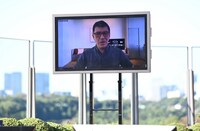 リモートで参加したブリランテ・メンドーサ。