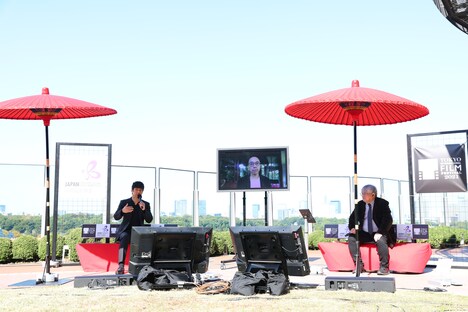 左から西島秀俊、リモートで参加したアピチャッポン・ウィーラセタクン、東京国際映画祭プログラミングディレクターの市山尚三。