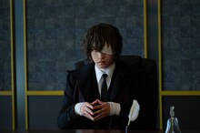 田淵累生演じる太宰治。