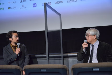 左から草野翔吾、MCを務めた市山尚三。