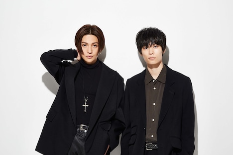 左から八木勇征、萩原利久。