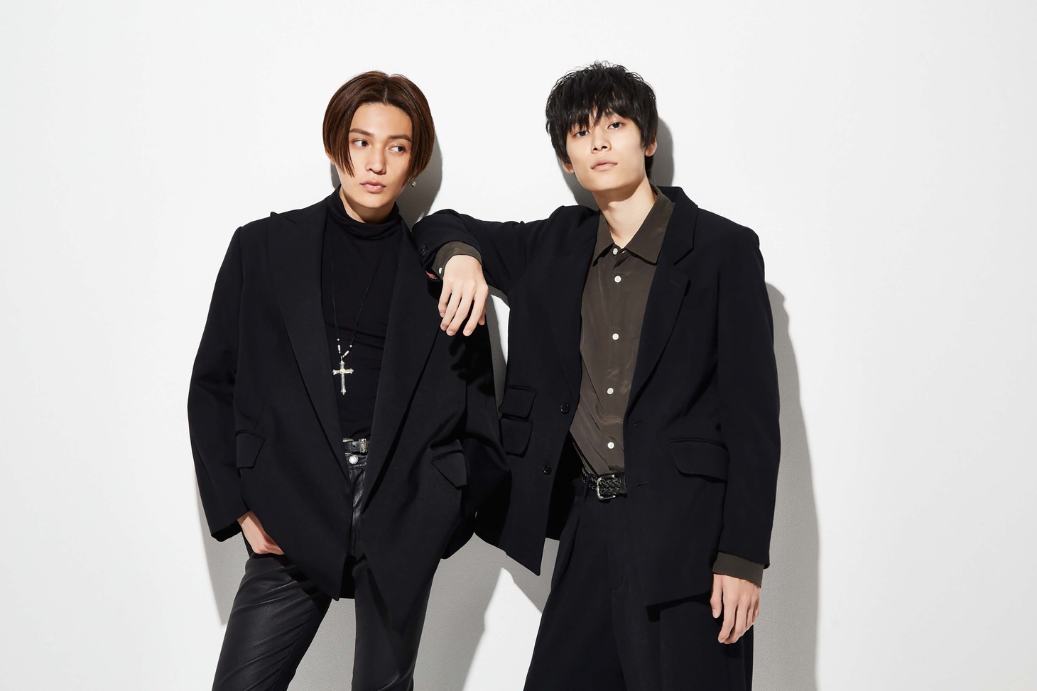左から八木勇征、萩原利久。