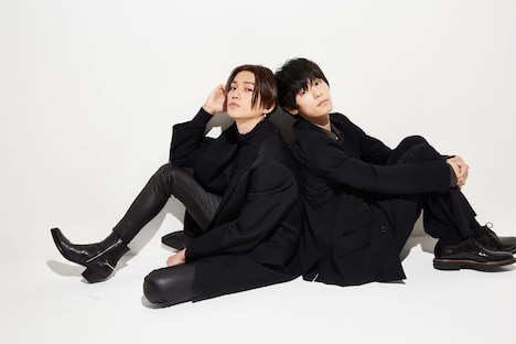 左から八木勇征、萩原利久。