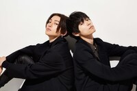 左から八木勇征、萩原利久。