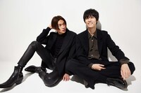 左から八木勇征、萩原利久。