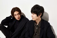 左から八木勇征、萩原利久。