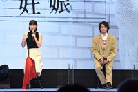 左から上野樹里、斎藤工。