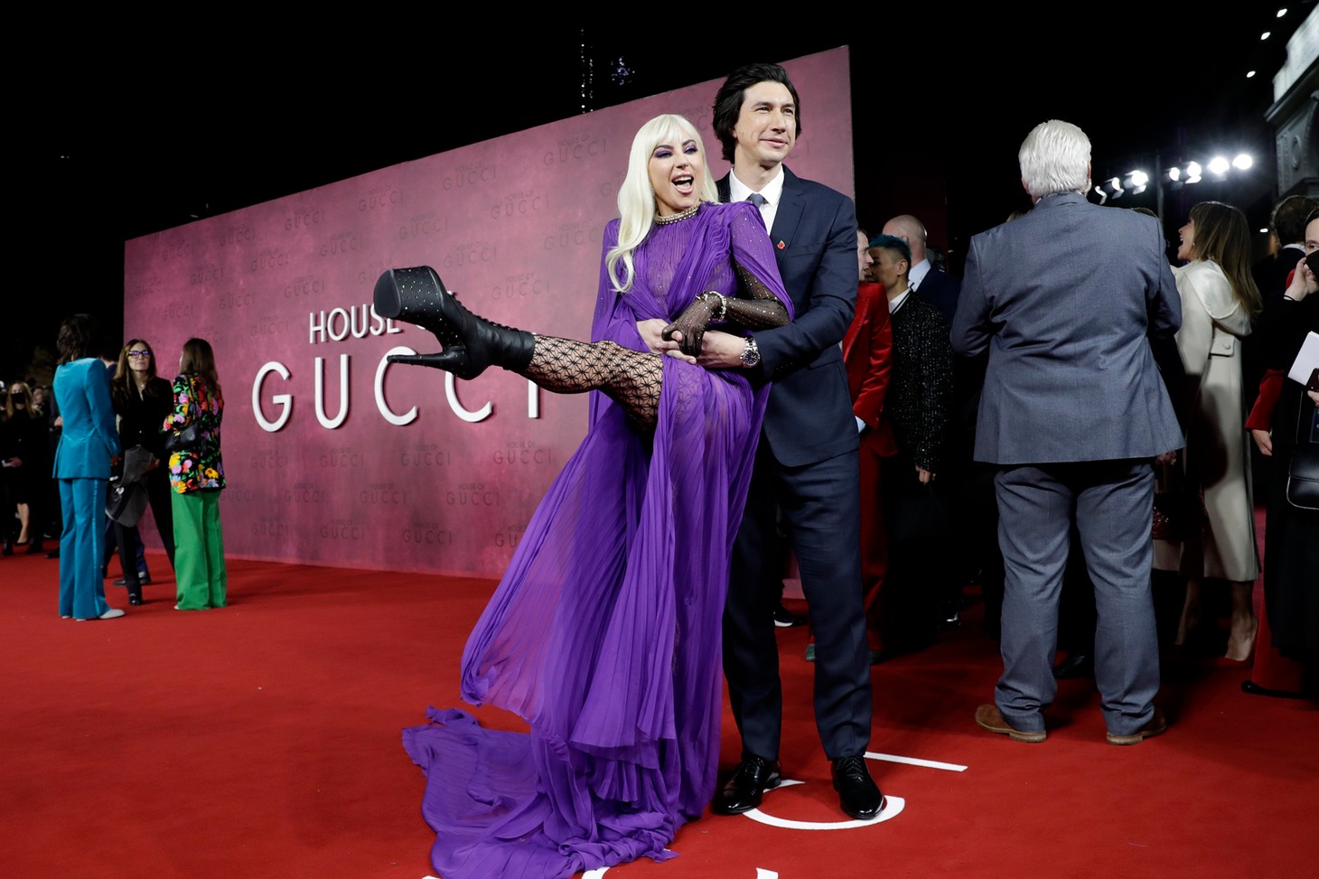 中央左からレディー・ガガ、アダム・ドライバー。