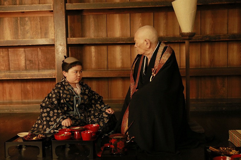 左から高月雪之介演じる武田平太郎、寺田農演じる武田信虎。