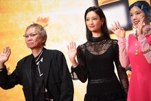 左から三池崇史、菜々緒、仲里依紗。