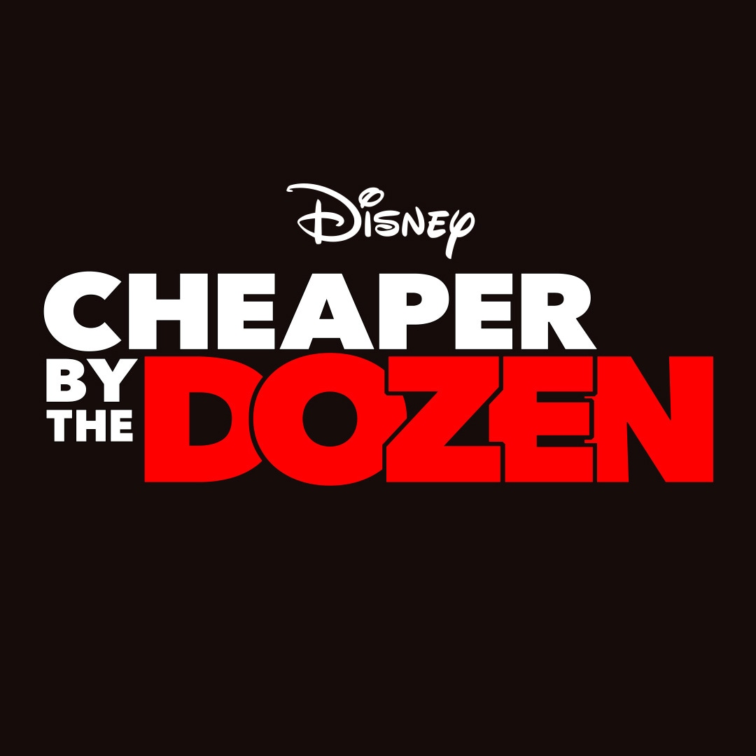「12人のパパ（仮題）」ロゴ (c)2021 Disney