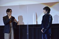 林遣都の“壁”について語る井浦新（左）。