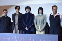 「恋する寄生虫」公開記念舞台挨拶の様子。左から柿本ケンサク、井浦新、林遣都、小松菜奈、石橋凌。