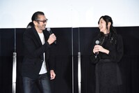 左から大塚明夫、田中敦子。