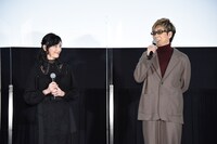 左から田中敦子、山寺宏一。