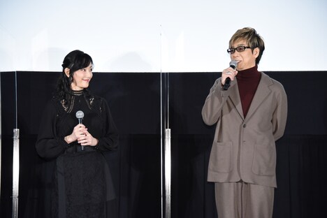 左から田中敦子、山寺宏一。
