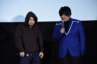 左から野田クリスタル、村上。