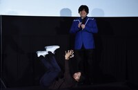 “逆タチコマ”をする野田クリスタル。