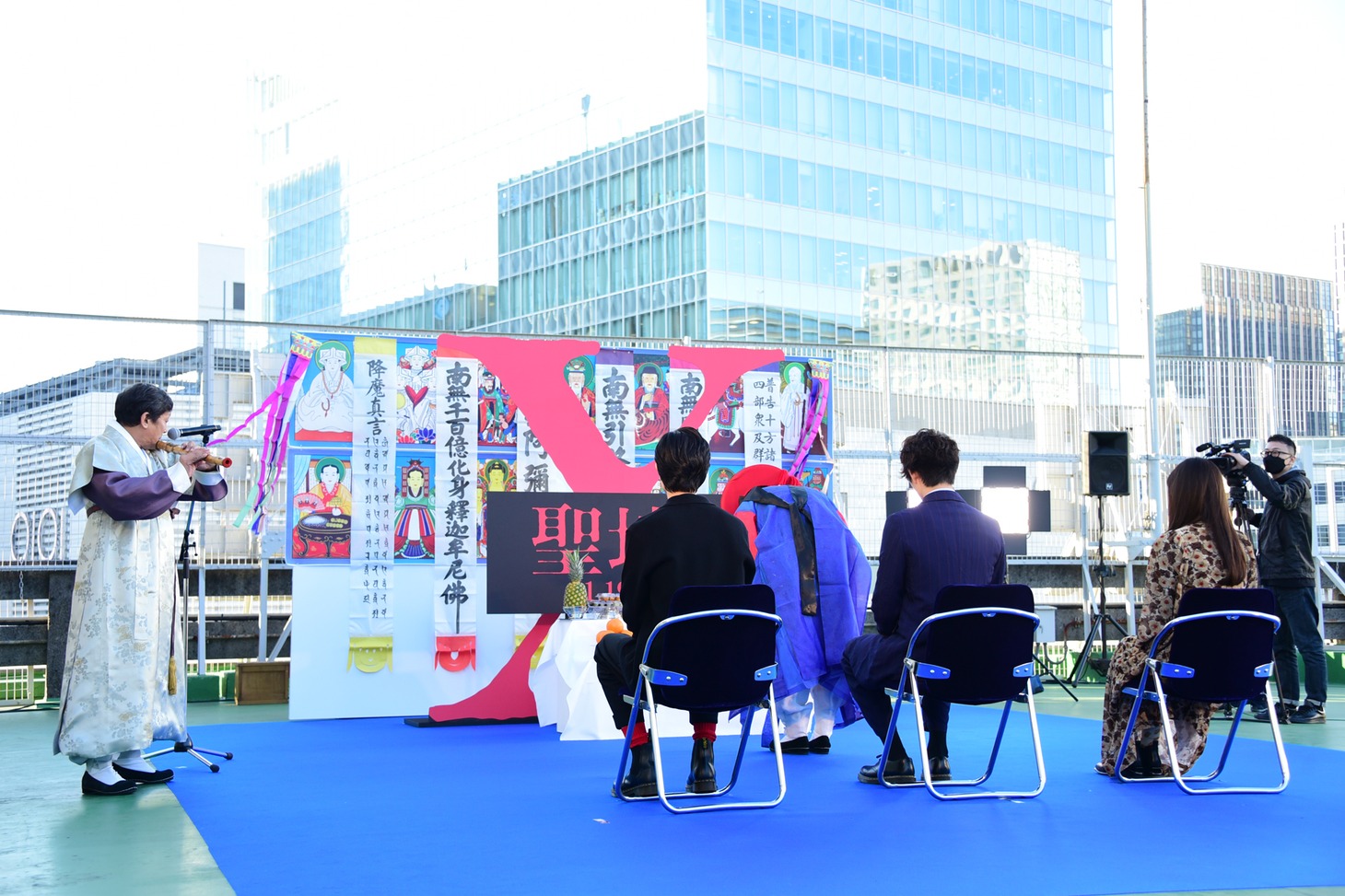 「聖地X」大ヒット祈願イベントの様子。